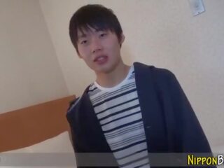 Jepang twink cums solo