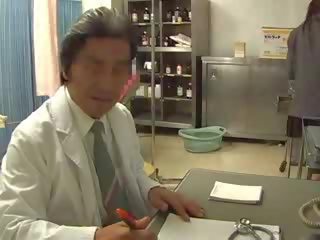 Japońskie nastolatka pieprzony w ginekologia wideo