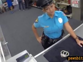 Policija pareigūnas pawns jos putė n pakliuvom