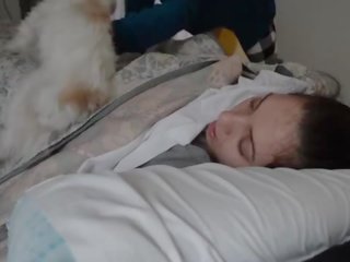 Saya abussed dan terpaksa saya druged saudara di depan dari dia anjing sementara she&#039;s tidur