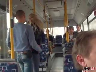לינדזי אולסן תחת מזוין ב ה ציבורי bus; חובבן, בלונדינית, מציצות, אוטובוס סקס, קטעי גמירות, טבעי ירגזי