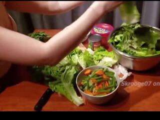 Foodporn ep.1 noodles ja nudes- kiinalainen tyttö cooks sisään alusvaatteet ja imee bbc varten dessert 4k 烹饪表演 porno videot