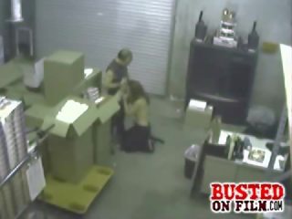 Warehouse worker makakakuha ng busted pagkuha kaniya cocked sinipsip