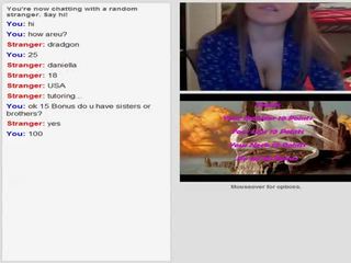 Tonårs spela omegle spel och show tuttarna och rumpa