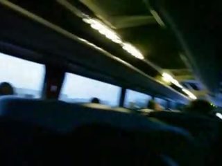 Můj manželka masturbuje na a veřejné autobus video