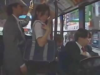 亞洲人 青少年 女學生 摸索 在 總線 由 組