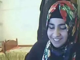 Video - jilbab gadis menunjukkan bokong di kamera web