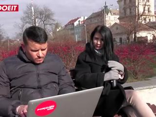 Rosyjskie turysta uwodzi lokalny facet z jej seksowne sposoby porno filmy