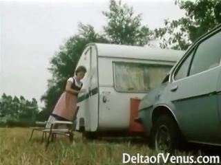 Retro vācieši porno - matainas vāvere brunete jāšanās uz camper