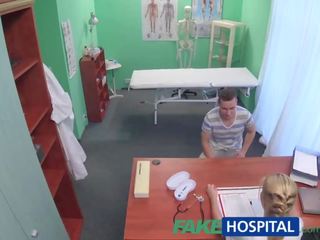 Fakehospital knoflíček chycený dávat zdravotní sestra a creampie