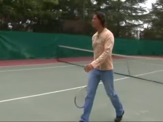 Në the tenis gjykatë me dy hotties