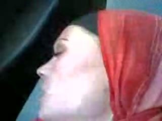 Arab červený turban hidžáb auto souložit video