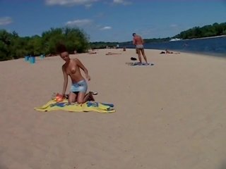 Varmt tenåring bare besøk ekte naken strand