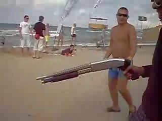 Двойка заловени чукане на на плаж видео