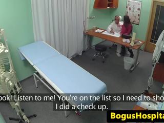 Real başlangyç licked out by her doktor