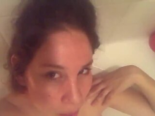 Dj La Moon Accidentally Shows Nipples in Bathtub: Porn 6c