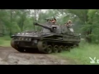 Nu chaudasses au volant une tank!