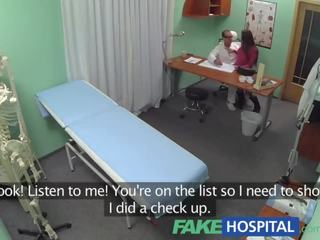 Fakehospital dottore decides sesso è il migliori trattamento disponibile