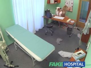 Fakehospital triplicare sborrata da dottore quando suo padrona visits suo ufficio