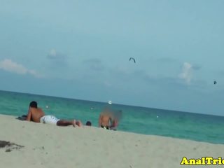Мулатки аматьори при на плаж дупе прецака в публичен