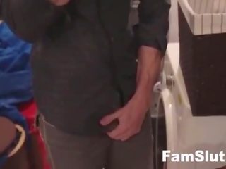 Pervertido step-dad obsesionado con hijas bragas | famslut.com