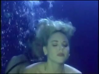 Peter N. fucks Robyn Foster &amp; Sandy Knight underwater