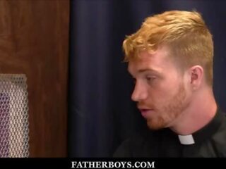 Twinkki katolinen pojat ryland kingsley perseestä mukaan punapää pappi dacotah punainen aikana tunnustus