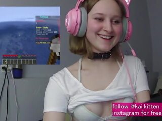 Gamer Girl Spanks for Every Respawn and Cums While Playing Minecraft Porn Videos