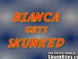 Skunk riley folla bianca wit negra polla!