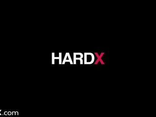 Hardx קוגר מבאס ביצים ו - עושה אנאלי pov