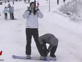 Asiática casal louca snowboarding e sexual aventuras vídeo