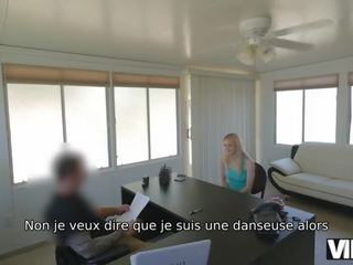 Vip4k. Le Danseur De Strip-tease Ne Peut Pas Payer De Loyer Alors