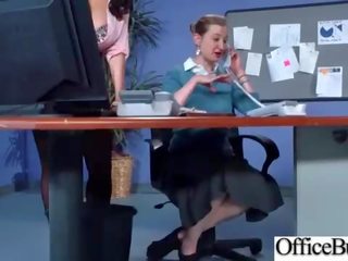 Секс сцена в офис с уличница горещ голям бюст момиче (ava адамс & усилвател; райли дженър) video-02