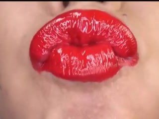 Testing lipstick&#039;s endurance, kisses experiment