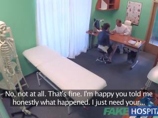 Fakehospital секси aussie туристически с голям цици обича лекари изпразване в путка