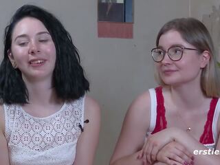 Ersties: Junge Freundinnen haben heiï¿½en Strap-On Sex