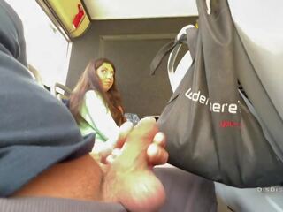 에이 낯선 사람 소녀 홱 움직이게 하는 떨어져서 과 흡입 나의 수탉 에 에이 공공의 버스 완전한 의 사람들