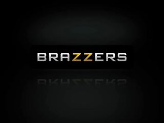 Brazzers - to ngực tại công việc - dưới các bàn nhiều cảnh