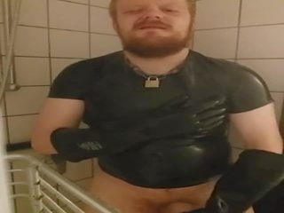 Rubbercub wichsen im dusche