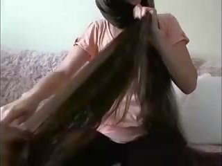 Seksuālā garš haired brunete hairplay mati suka mitra mati