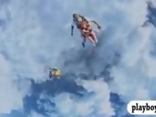 Drsňák velký ňadra babes skydiving nahý a těší to