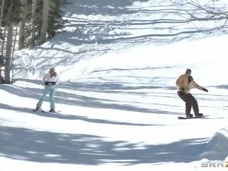 Mengusik pada skis