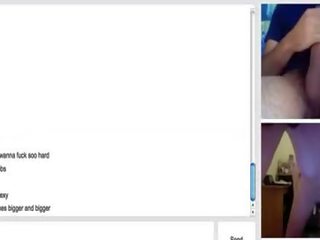 Camgirl με μαλλιαρό μουνί παίρνει υγρός επί omegle