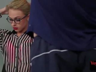 Воайор блондинки мадама в очила предавания гащи за джой подводница порно видеоклипове