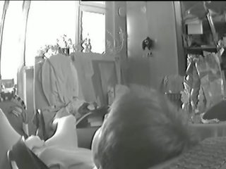 Hidcams рус підліток дівчина мастурбує на диван - nv