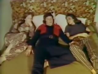 Idegenek amikor mi társ 1973, ingyenes archív orgia porn� videó 23