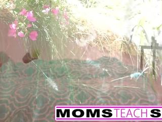 Moms teach bayan