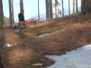 Reipas blondie entinen tyttöystävä saa hänen tiukka tunneli kyntää todellinen spunkd valmistus hänen vaikerrus