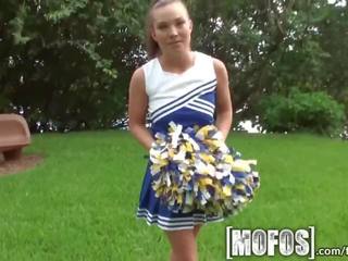 Mofos - sexy cheerleader succhia grande cazzo