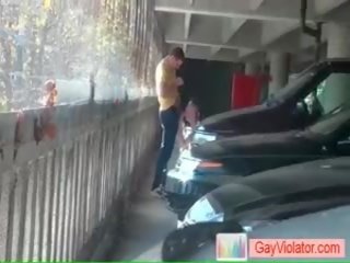 सकिंग और फक्किंग में पब्लिक द्वारा gayviolator